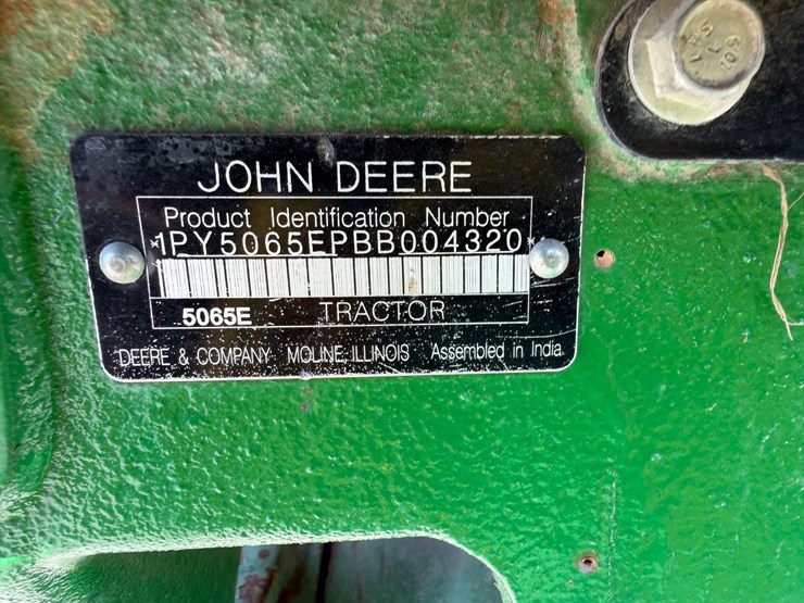 2011-john-deere-5065e-image-24