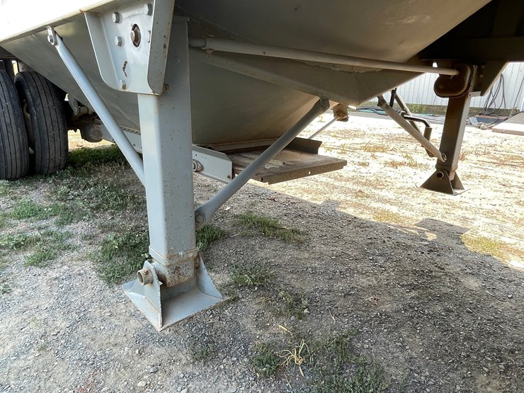 #1260-•-2013-jet-co-tandem-axle-26'-grain-trailer-(has-wi-title)-image-49