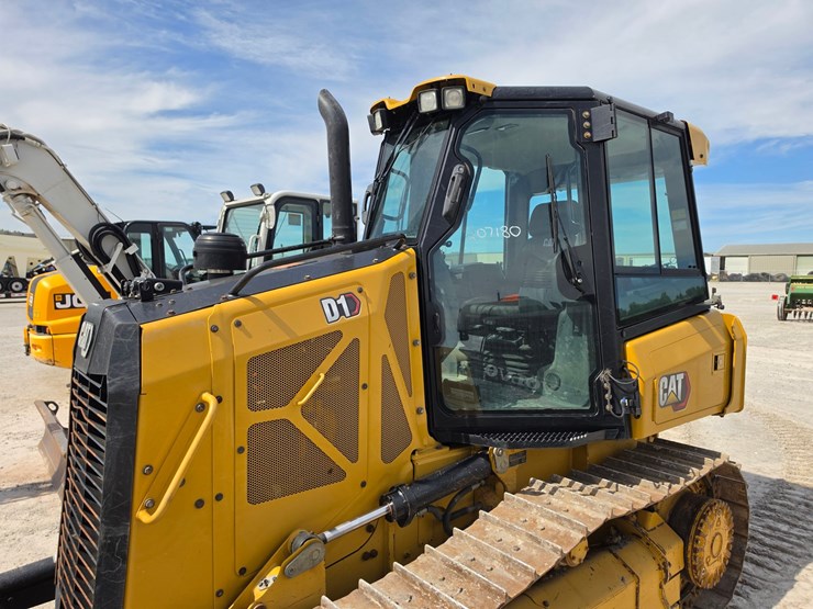 2021-caterpillar-d1-image-18