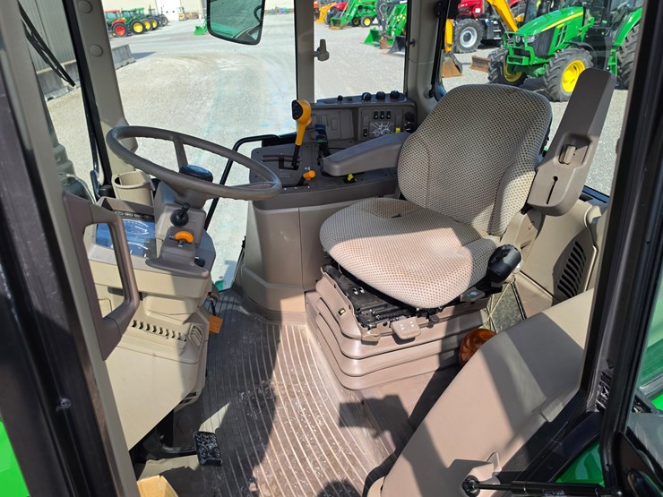 2019-john-deere-6110m-image-6