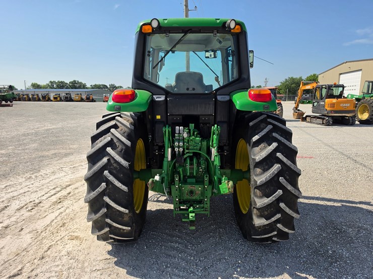 2014-john-deere-6140m-image-12