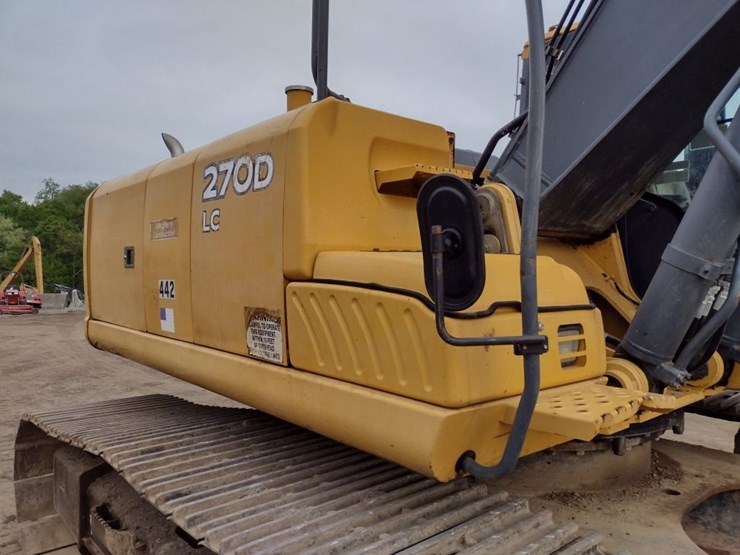 deere-270d-lc-image-39