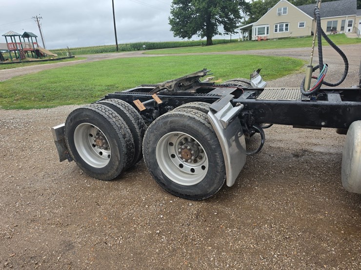 2006-peterbilt-379-image-43