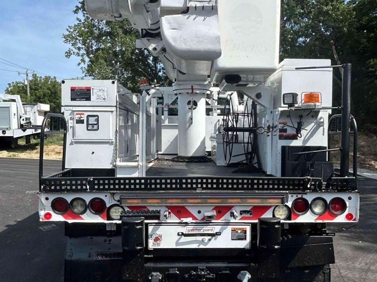 2019-freightliner-m2-106-image-27