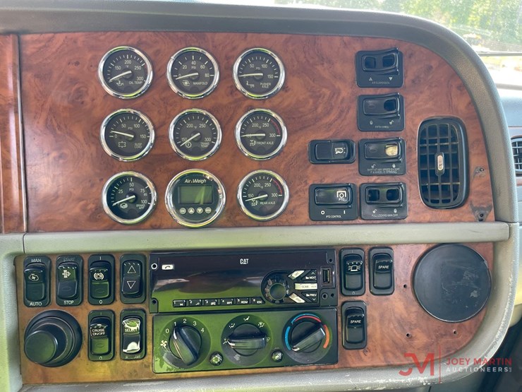 2008-peterbilt-367-image-29