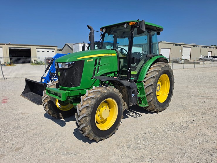 2020-john-deere-6105e-image-2