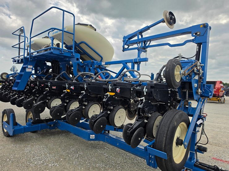 2013-kinze-3600-image-16