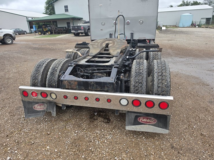 2006-peterbilt-379-image-38