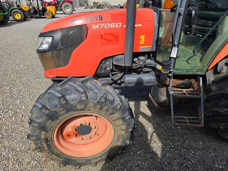 2017-kubota-m7060-image-5