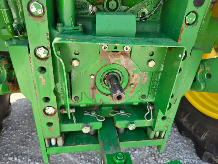 2014-john-deere-6140m-image-15