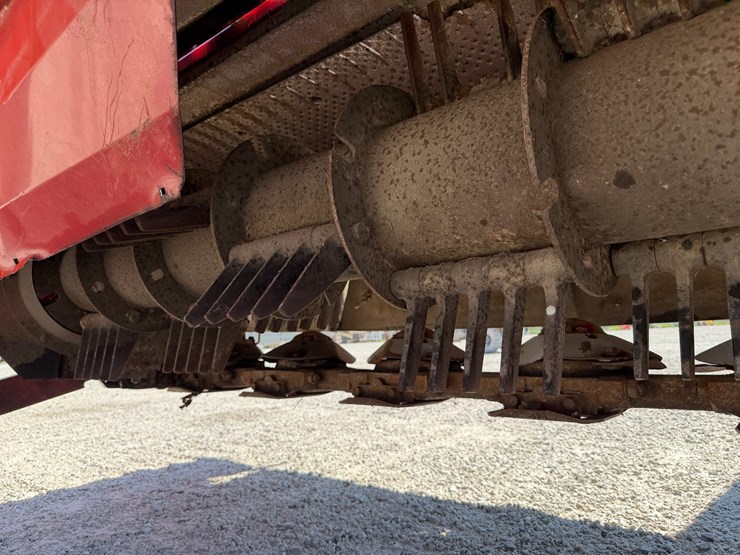 2009-new-holland-h7550-image-10