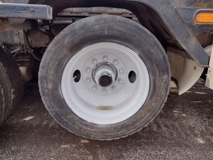 freightliner-114sd-image-30
