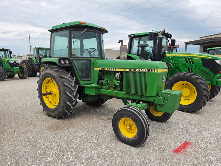 john-deere-4040-image-1