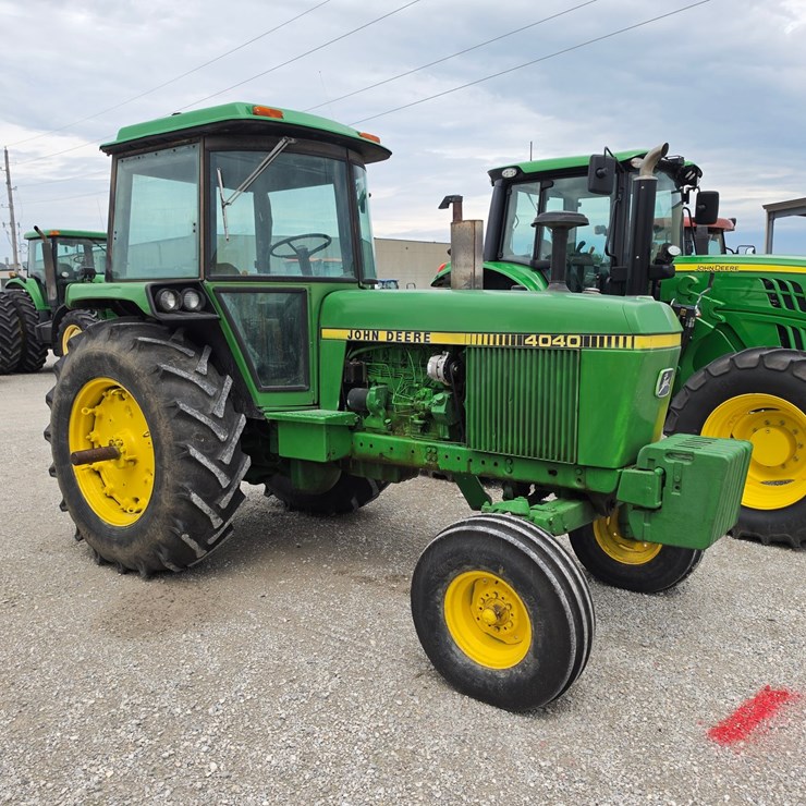JOHN DEERE 4040