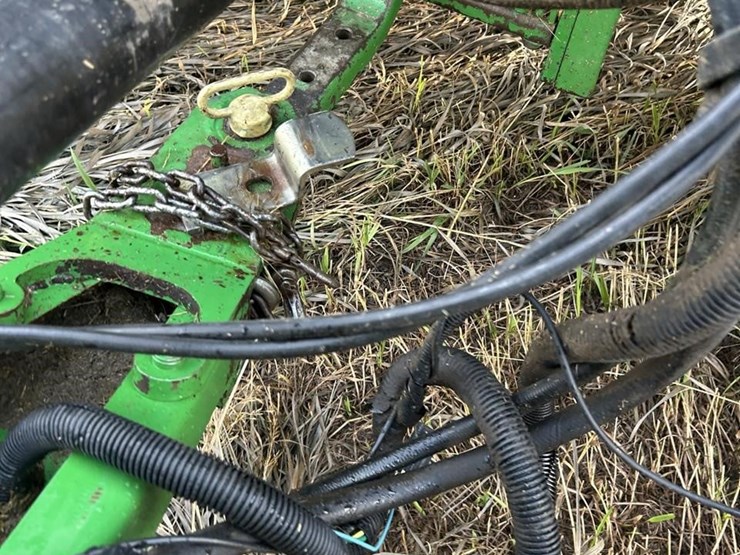 2010-john-deere-568-image-9