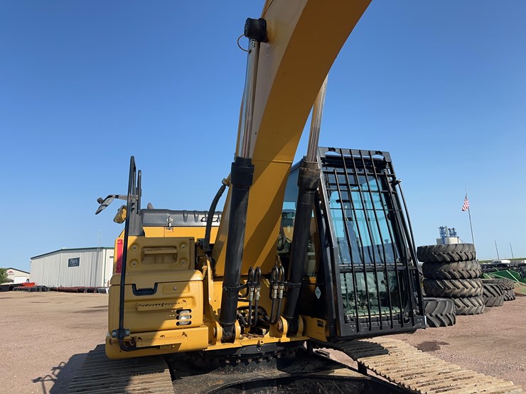 2015-caterpillar-326fl-image-10