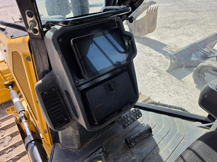 2021-caterpillar-d1-image-25