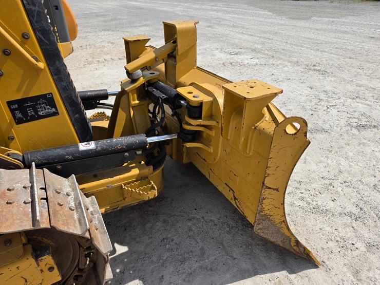 2021-caterpillar-d1-image-5