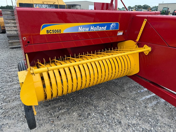 2022-new-holland-bc5060-image-3