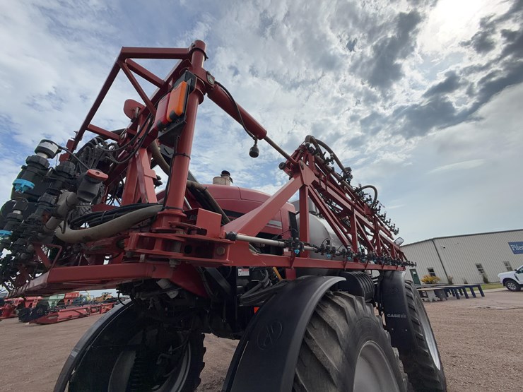 2009-case-ih-4420-self-propelled-sprayer-image-37