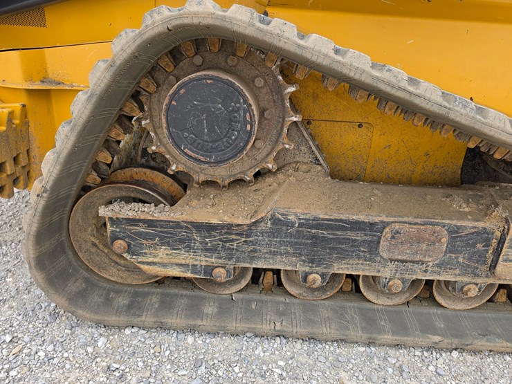 2014-deere-333e-image-22