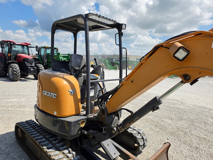 2019-case-cx37c-image-20