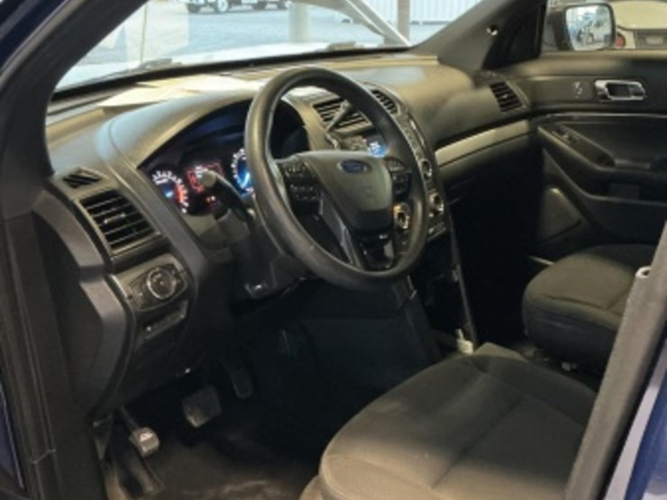 2018-ford-explorer-image-21