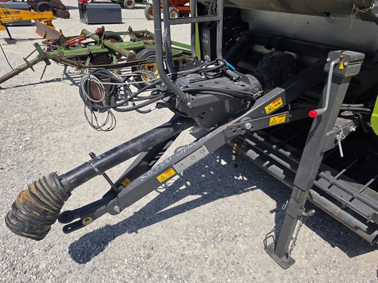 2018-claas-variant-460rf-image-2