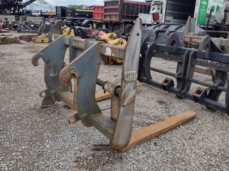 john-deere-744-image-1