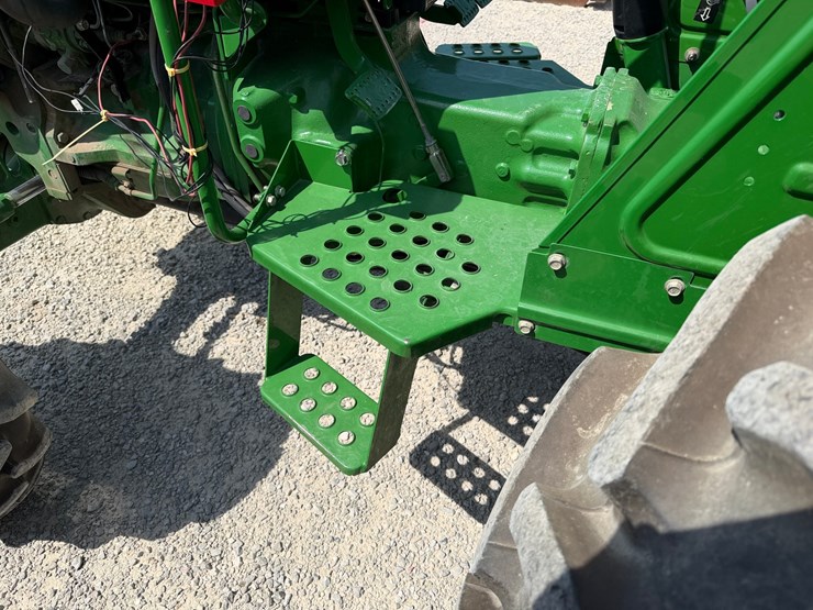 2011-john-deere-5065e-image-13