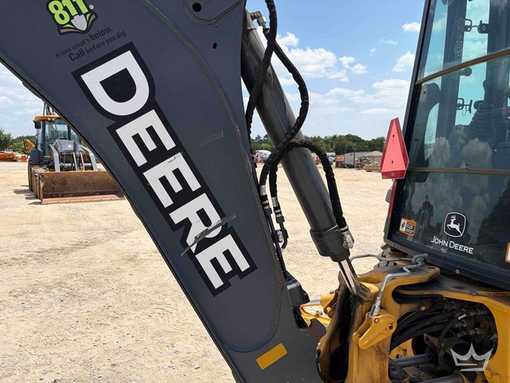 2020-deere-310l-image-32