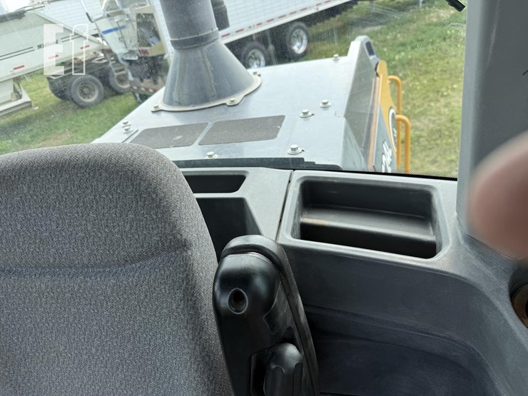 2019-deere-524l-image-47