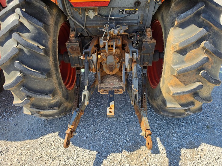 2016-kubota-m7060-image-29