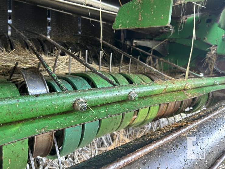 2010-john-deere-568-image-17
