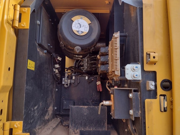 deere-210g-lc-image-19