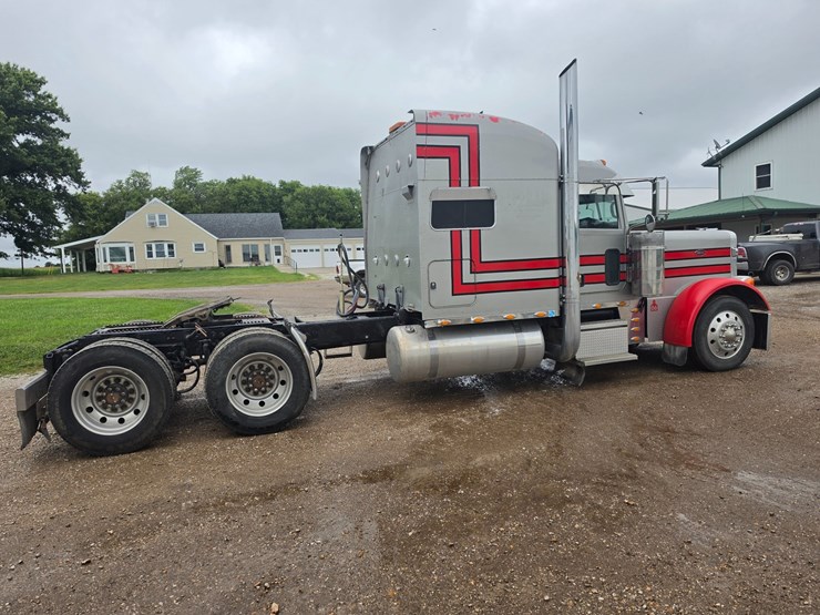 2006-peterbilt-379-image-19
