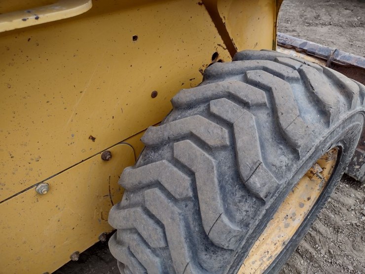 john-deere-317-image-16