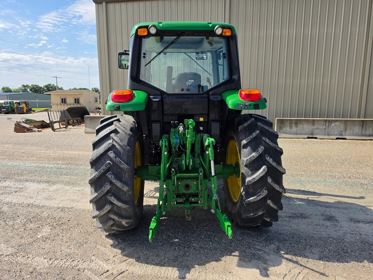 2019-john-deere-6110m-image-12
