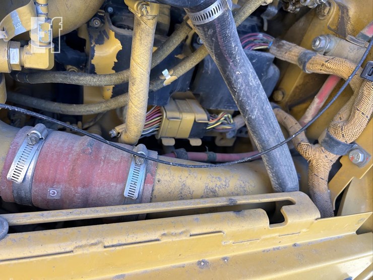 2011-caterpillar-140m2-awd-image-54