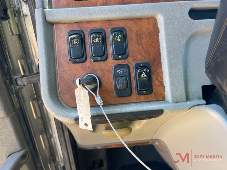 2008-peterbilt-367-image-31