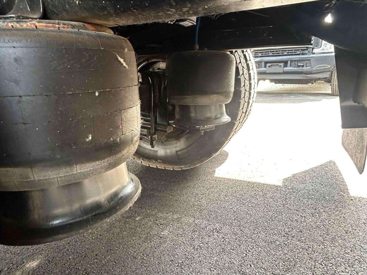 2018-freightliner-m2-106-image-47