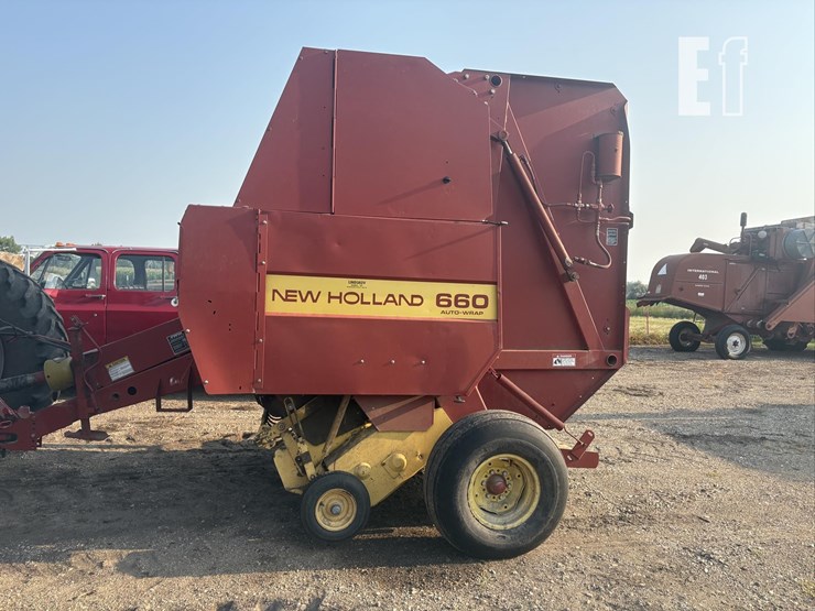 new-holland-660-image-2