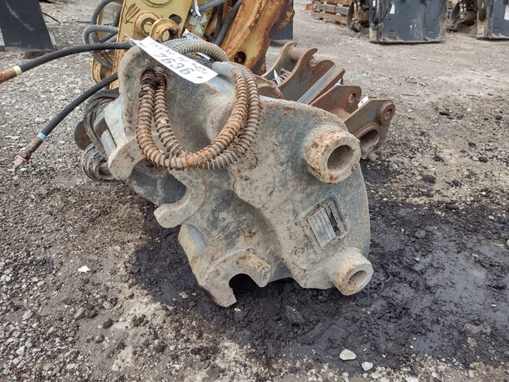 cnh-case-cx75-hyd-coupler-(qea-7636)-image-1