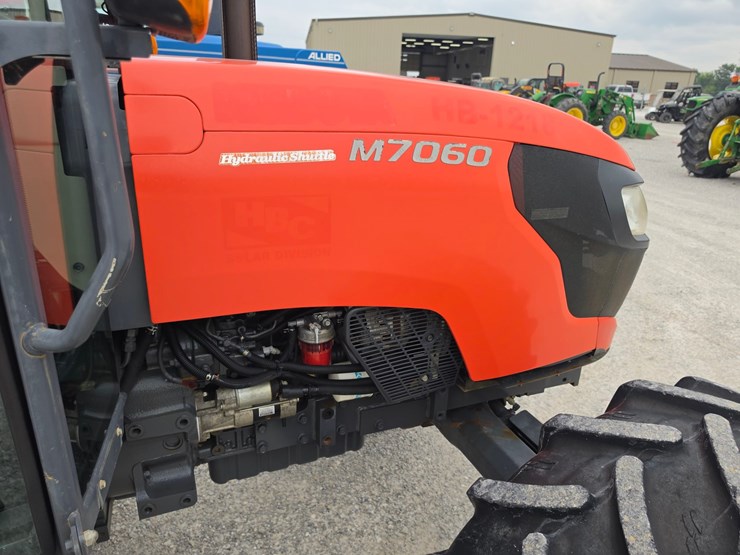 2017-kubota-m7060-image-34