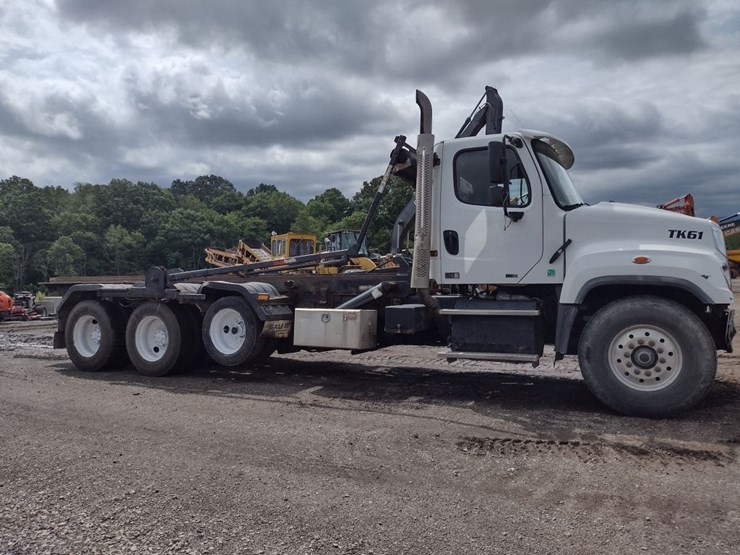 freightliner-114sd-image-3