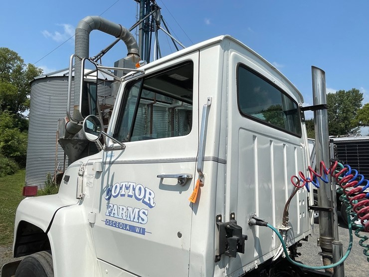 1990-ford-l8000-image-10