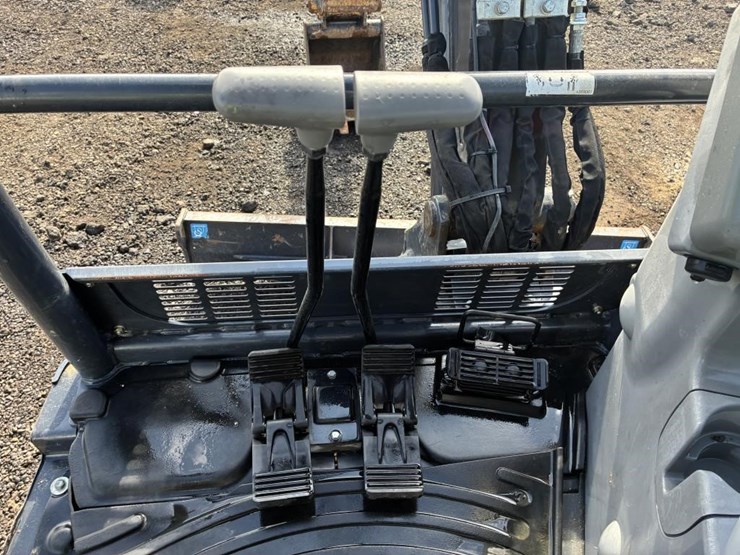 2023-deere-35g-image-22