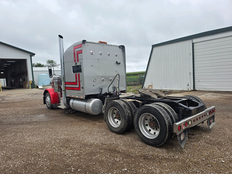 2006-peterbilt-379-image-9