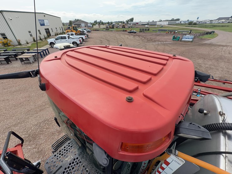2009-case-ih-4420-self-propelled-sprayer-image-47