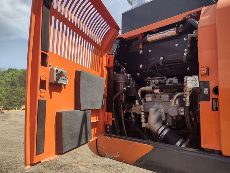 hitachi-zx160-lc-6n-image-35